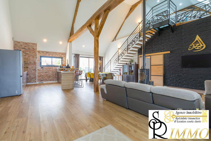 Maison - 201 m² - 7 pièces