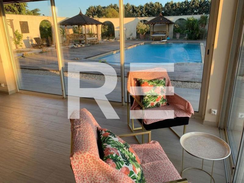 Propriété - 305 m² - 4 pièces