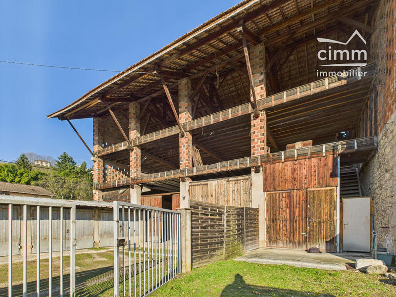 Maison ancienne - 300 m² - 3 pièces