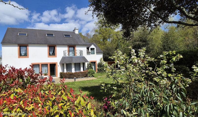 Maison - 239 m² - 10 pièces