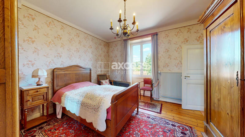 Maison - 234 m² - 10 pièces