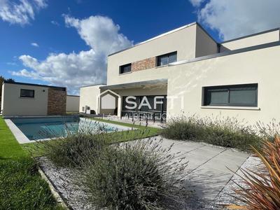 Maison - 237 m² - 7 pièces