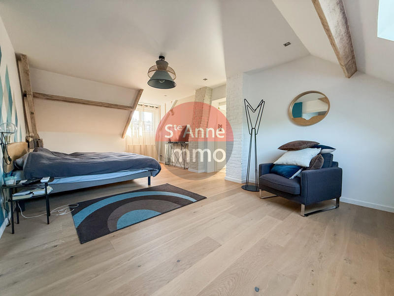 Maison - 230 m² - 6 pièces