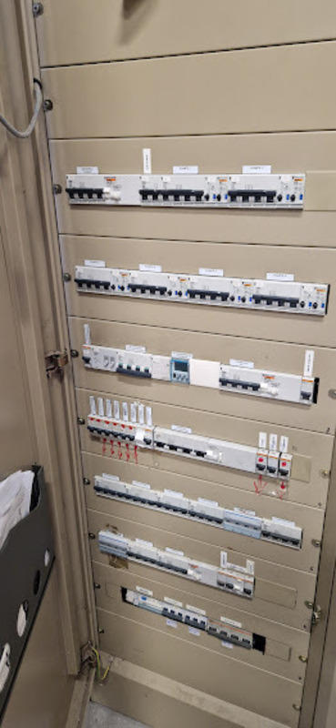 Local commercial - 1 500 m² - 2 pièces