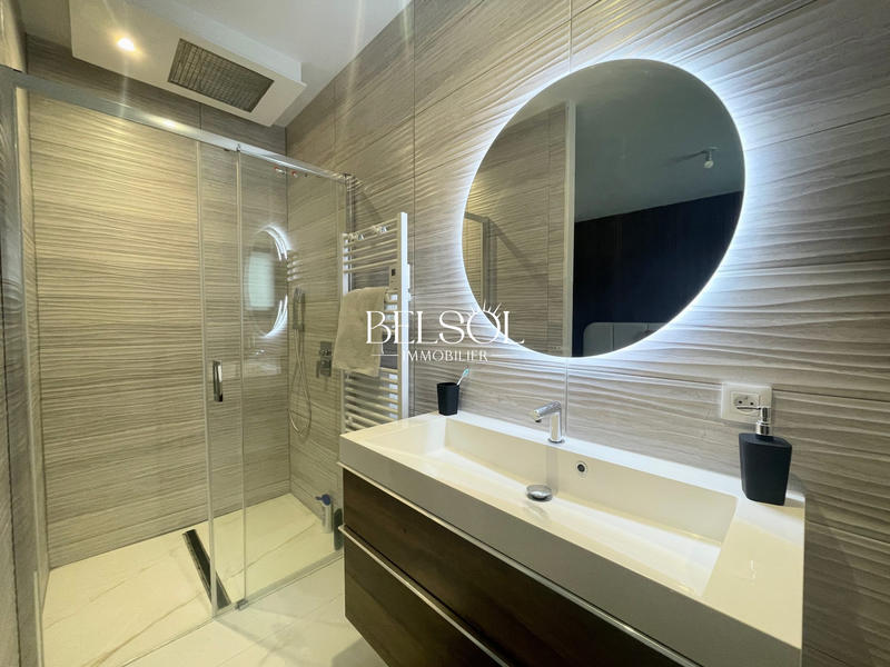 Villa - 216 m² - 7 pièces