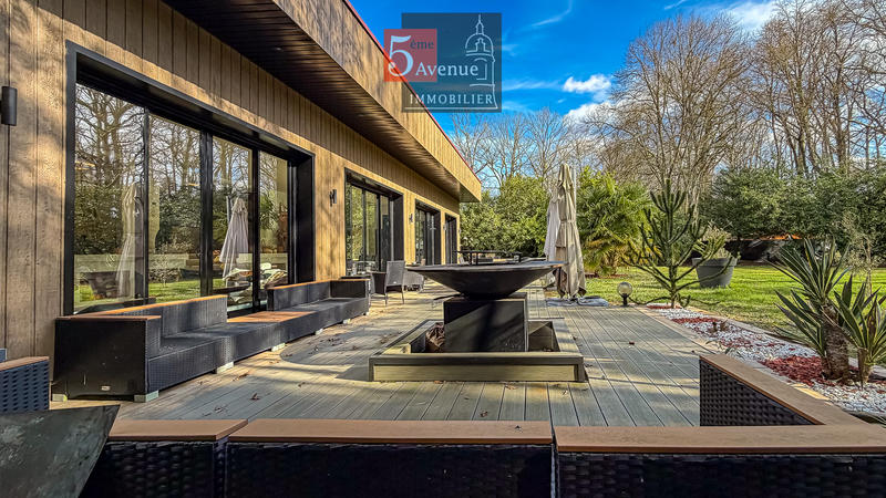 Maison - 260 m² - 7 pièces