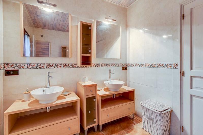 Maison - 285 m² - 12 pièces