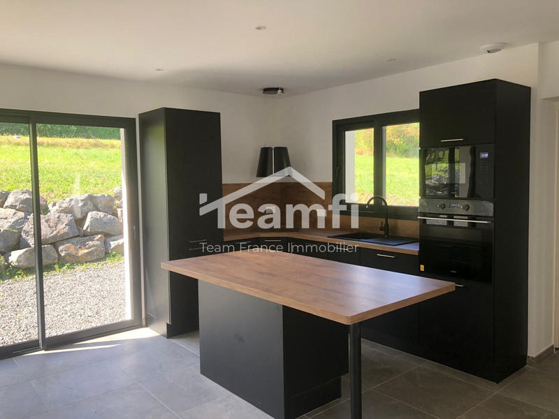 Maison - 110 m² - 8 pièces