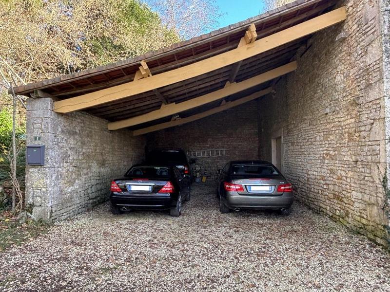 Propriété - 297 m² - 9 pièces