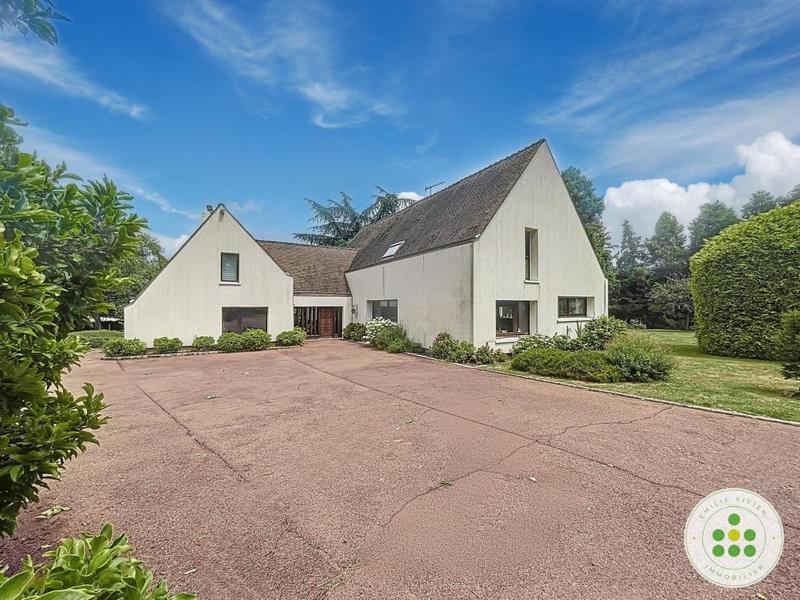 Maison - 330 m² - 8 pièces