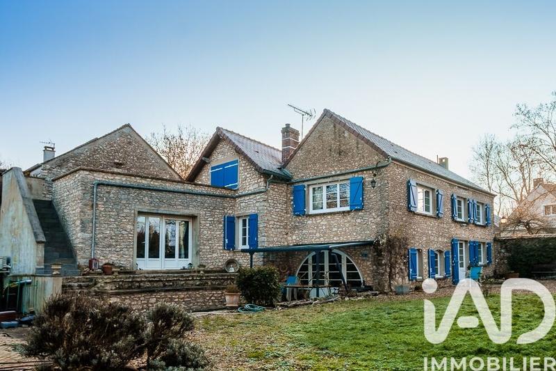 Maison - 215 m² - 8 pièces