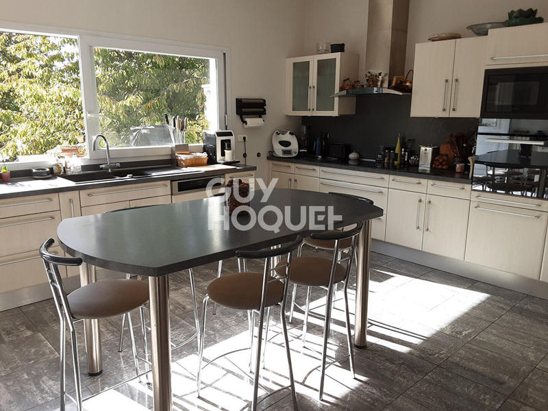 Maison - 200 m² - 7 pièces