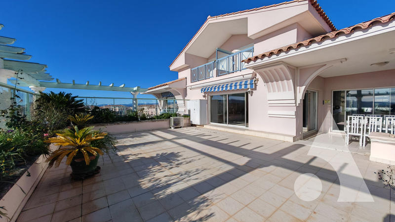 Appartement - 245 m² - 7 pièces