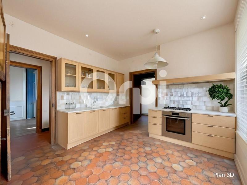 Maison - 300 m² - 8 pièces