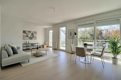 Appartement - 99 m² - 5 pièces