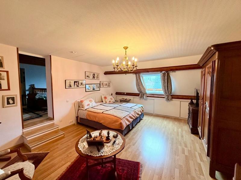 Maison - 250 m² - 10 pièces