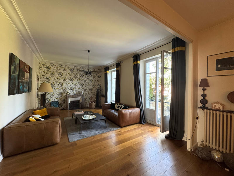 Maison - 253 m² - 10 pièces