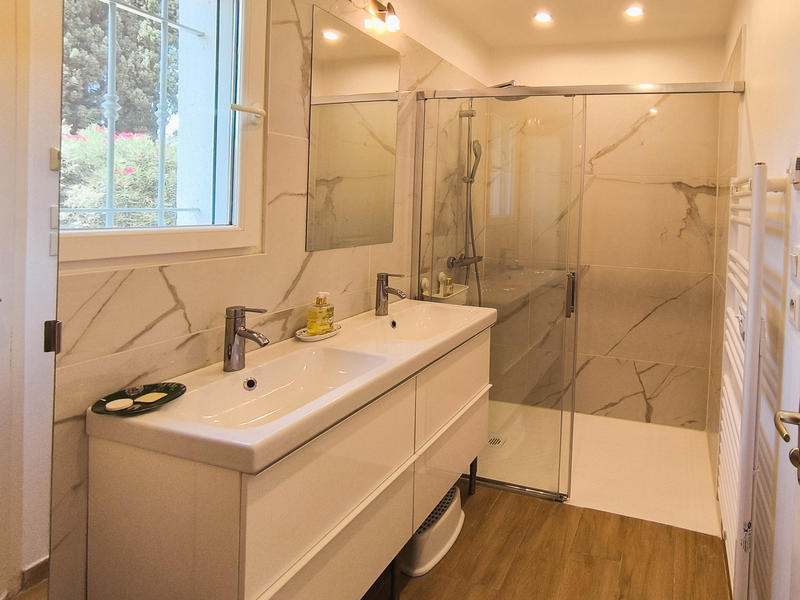 Maison - 250 m² - 11 pièces