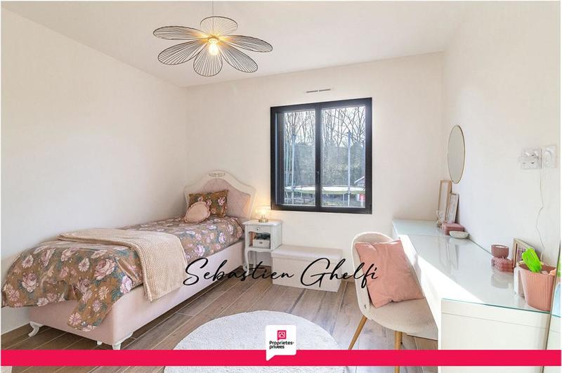 Maison - 182 m² - 8 pièces