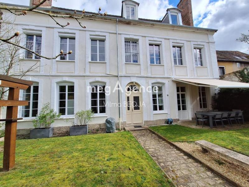 Maison - 285 m² - 8 pièces
