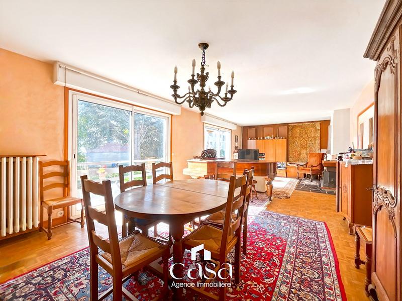 Maison - 220 m² - 10 pièces