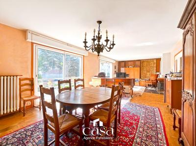Maison - 220 m² - 10 pièces