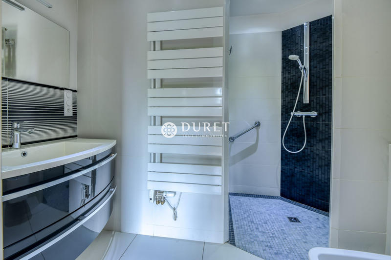 Maison - 258 m² - 14 pièces