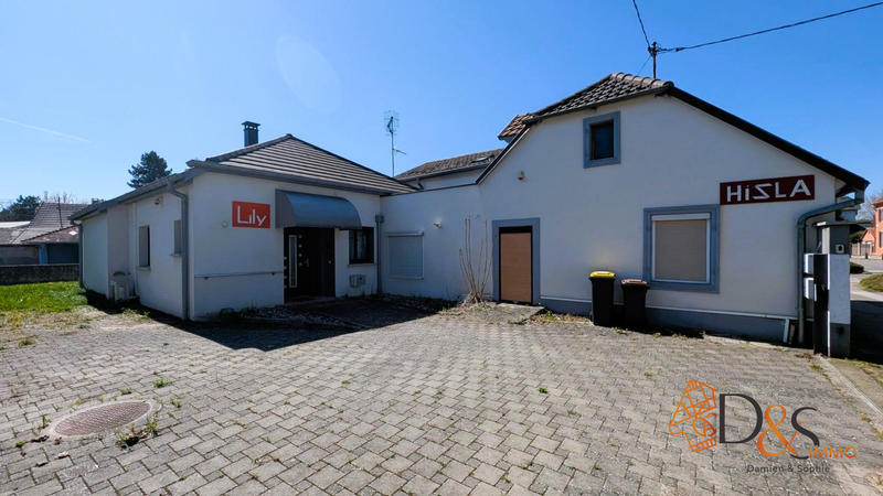 Maison - 202 m² - 7 pièces