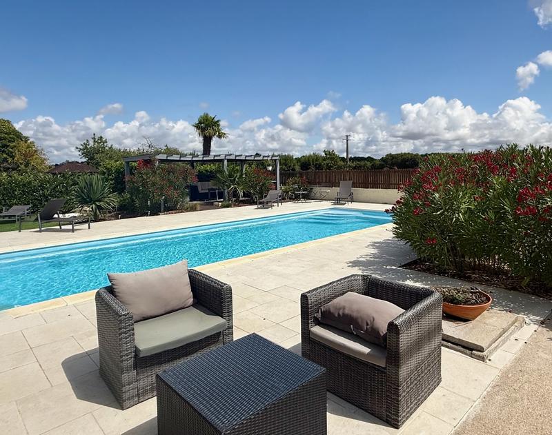 Maison - 280 m² - 15 pièces