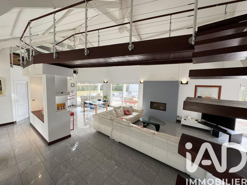 Maison - 200 m² - 5 pièces