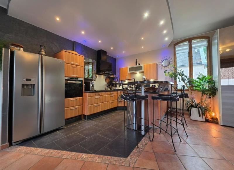 Maison - 217 m² - 8 pièces