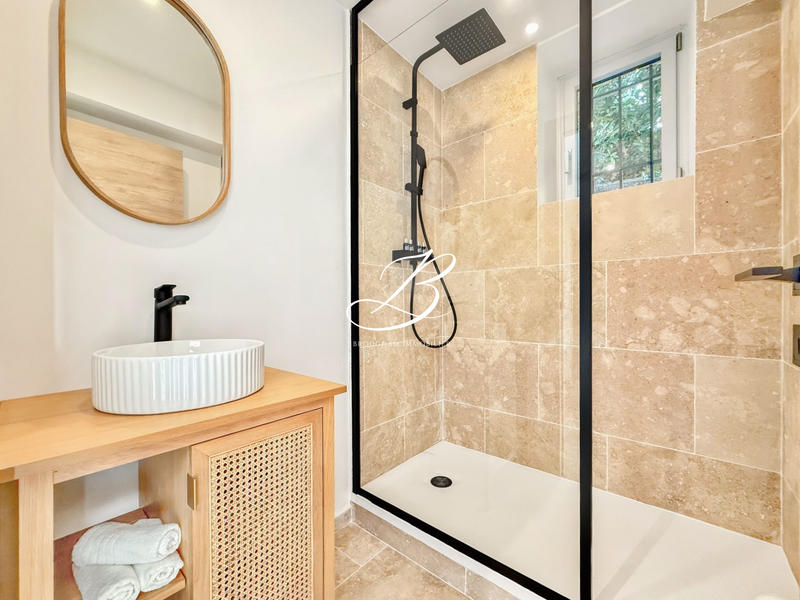 Villa - 258 m² - 10 pièces