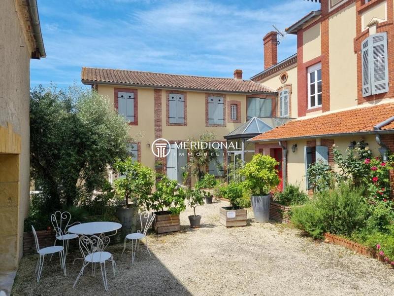 Maison - 648 m² - 22 pièces