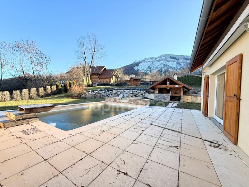 Maison - 211 m² - 9 pièces