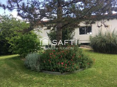 Maison - 202 m² - 9 pièces