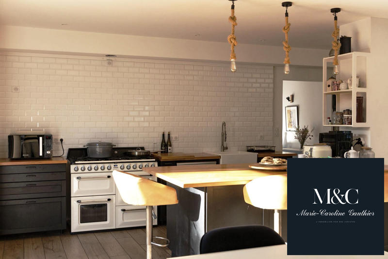 Maison traditionnelle - 223 m² - 7 pièces