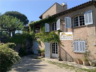 Propriété - 202 m² - 8 pièces