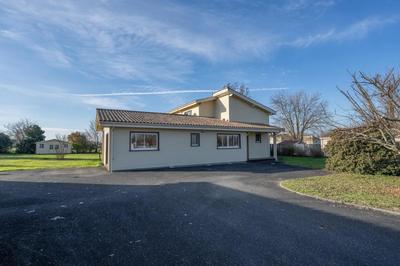 Maison - 196 m² - 6 pièces