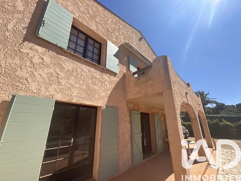 Maison - 214 m² - 9 pièces