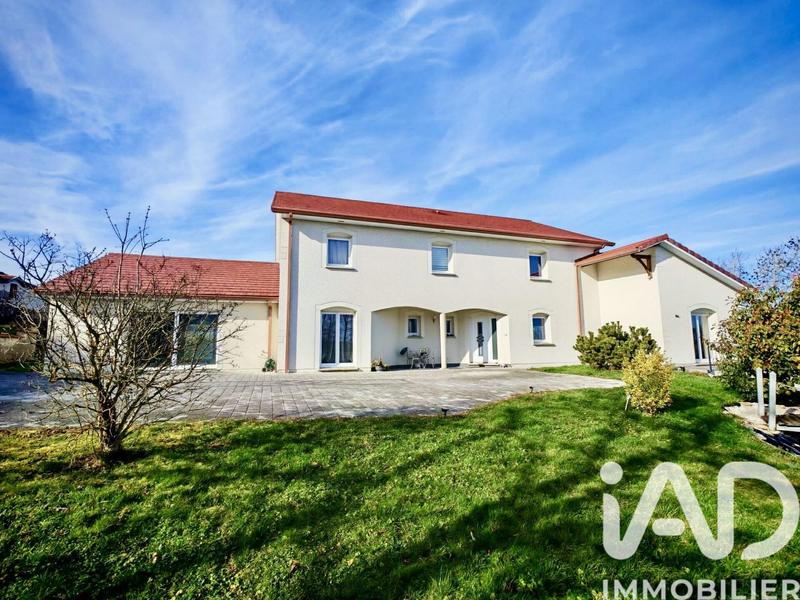 Maison - 331 m² - 6 pièces