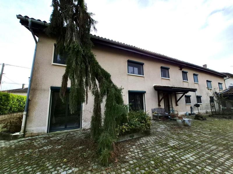 Propriété - 440 m² - 9 pièces