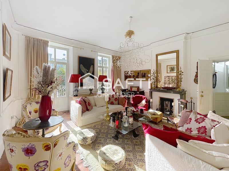 Hôtel particulier - 605 m² - 20 pièces