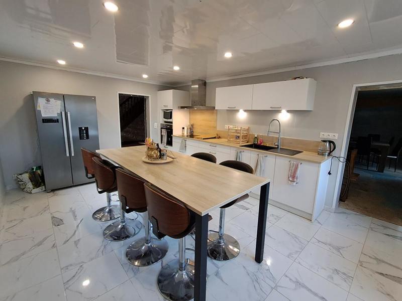 Maison - 245 m² - 10 pièces