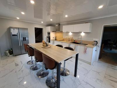 Maison - 245 m² - 10 pièces