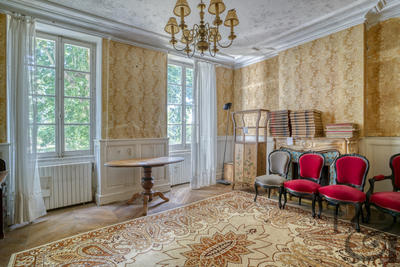 Maison - 250 m² - 9 pièces