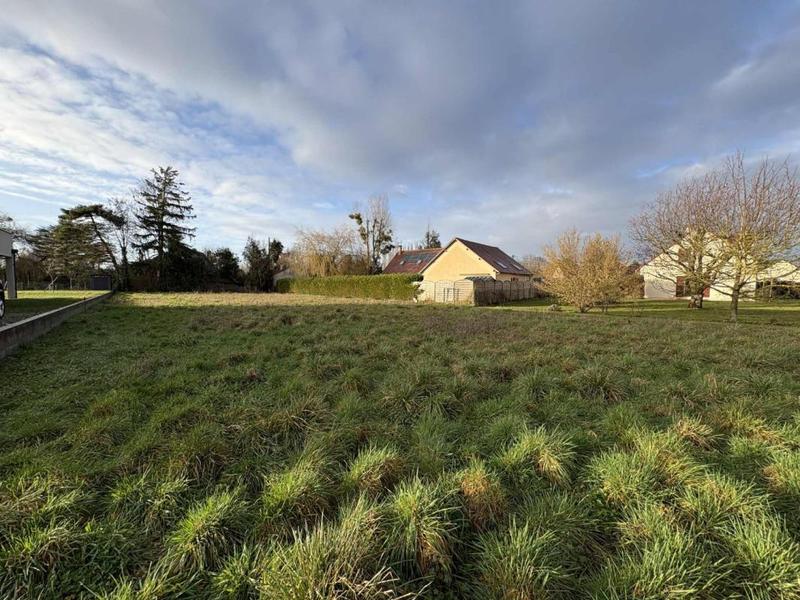 Terrain constructible - 1 423 m²