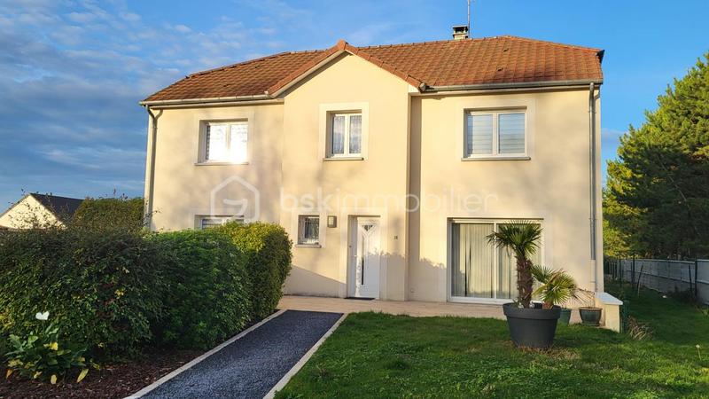 Maison traditionnelle - 220 m² - 9 pièces