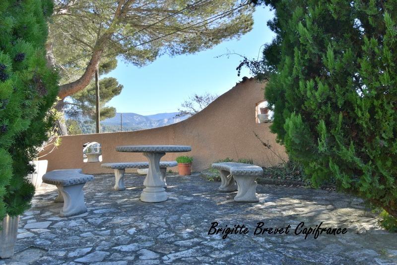 Maison - 230 m² - 6 pièces