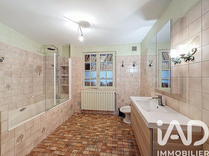 Maison - 215 m² - 10 pièces