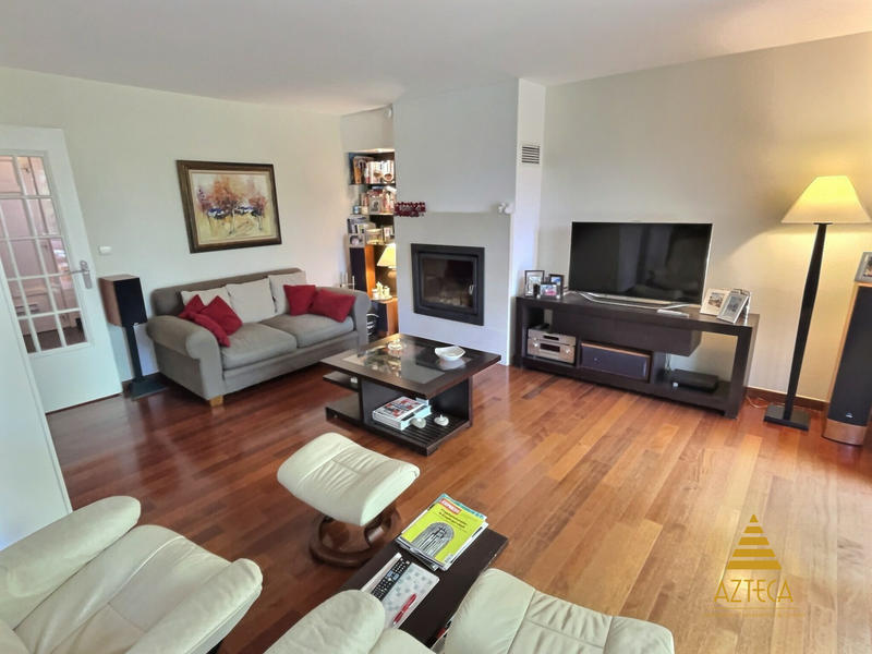 Maison - 195 m² - 9 pièces